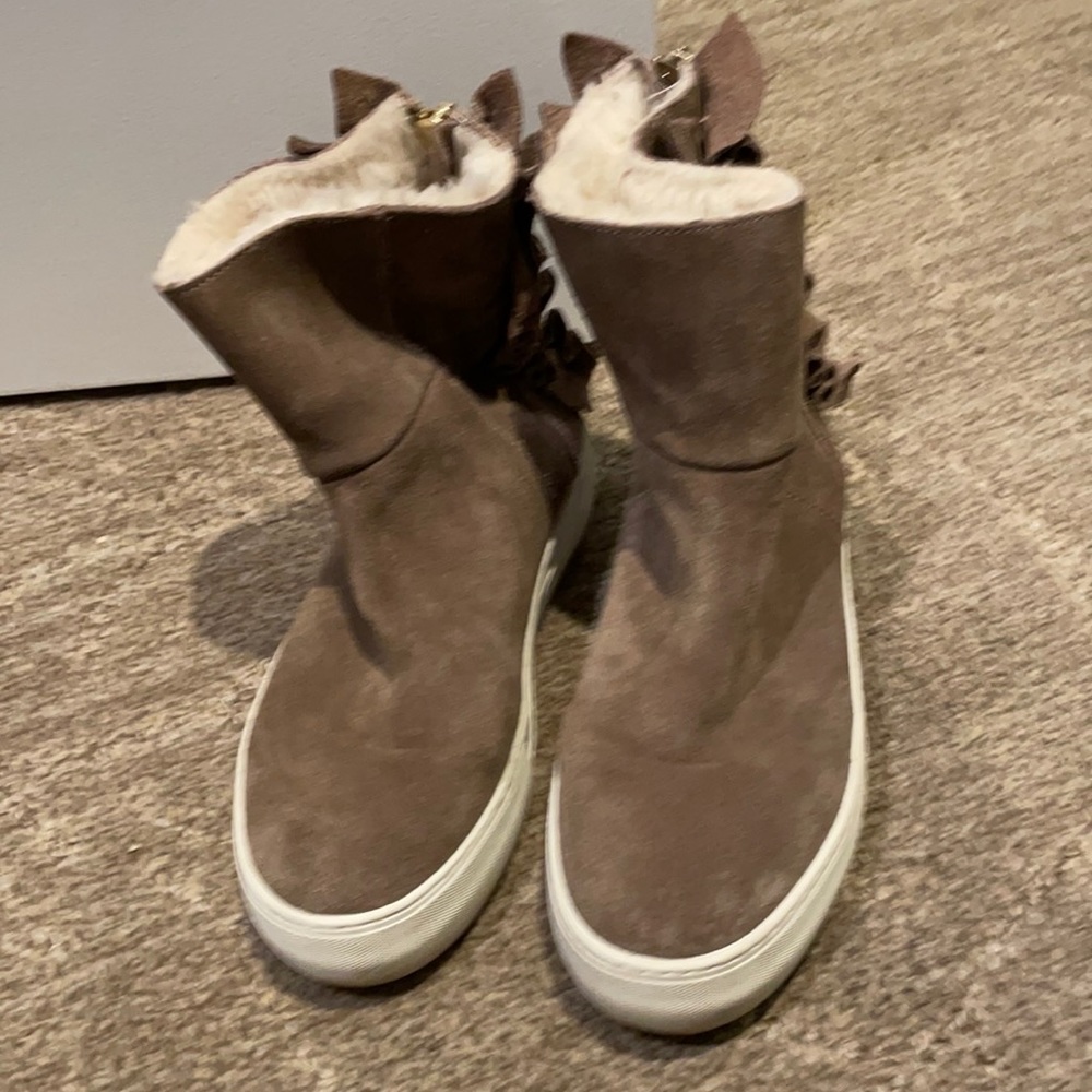 J slides tan fur lined booties